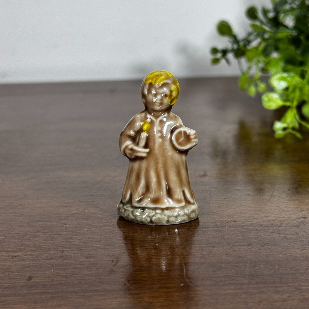 Wade Nursery Rhyme Whimsies Wee Willie Winkie Figurine Red Rose Tea England